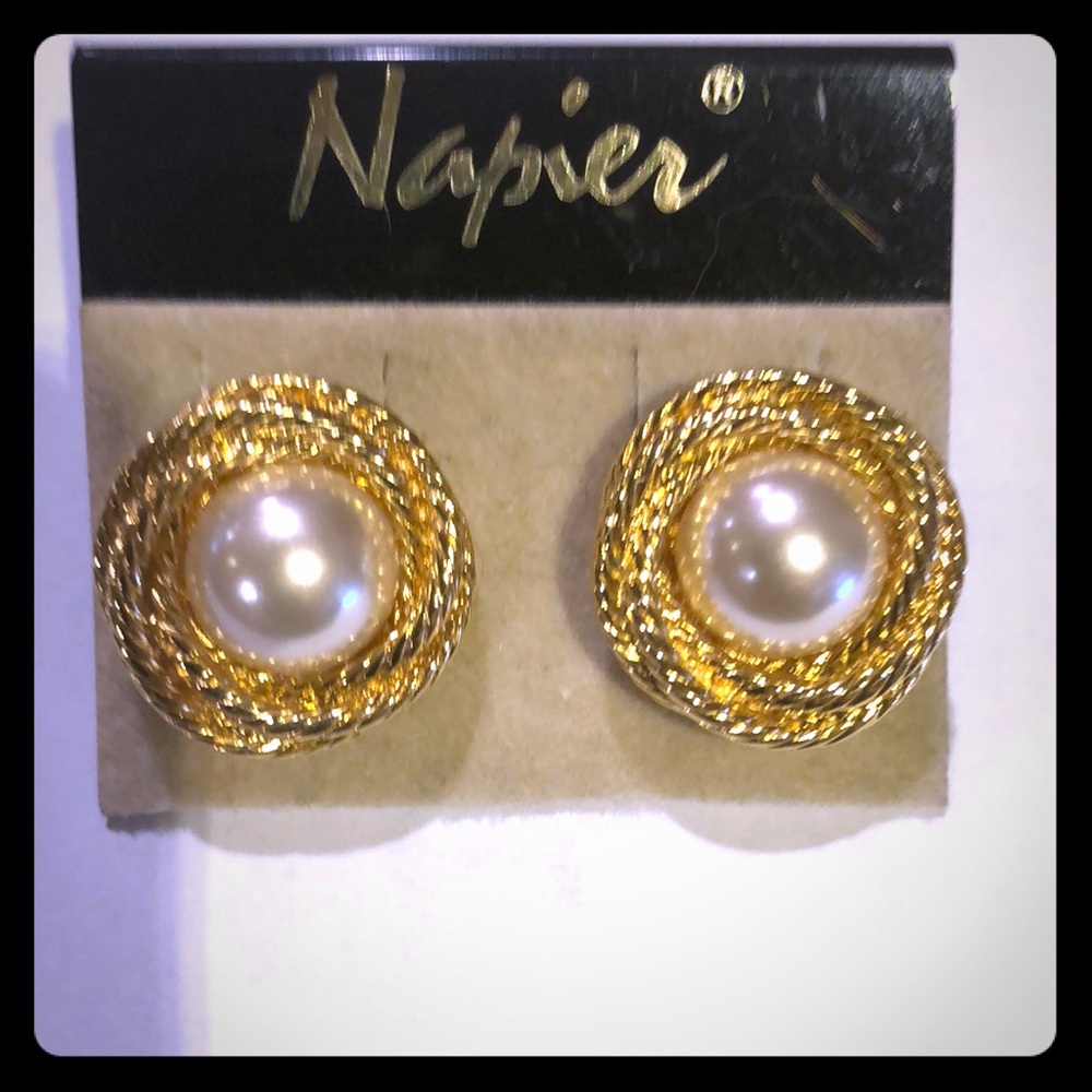 Gold/ Pearl Earrings.